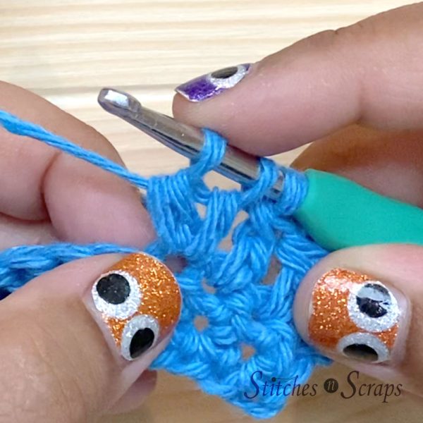 2 partial double crochet stitches at the start of a bobble