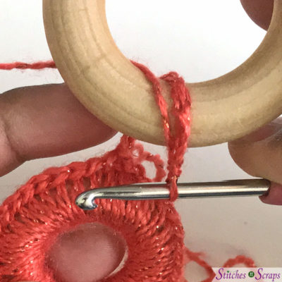 Attaching a loop - Fearless - a free crochet necklace pattern on Stitches n Scraps