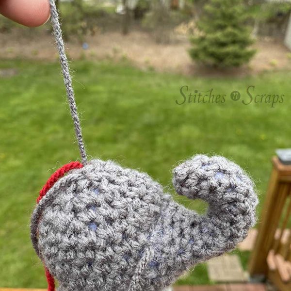 Pulling the tail to make the trunk curl - Baby elephant softie