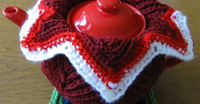 Red April tea cozy for the Tea Cozy Tuesday make along