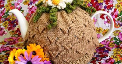 Chamomile Lawn Tea Cosy by Jen Adams