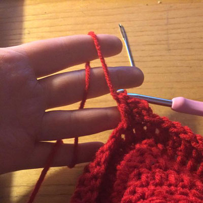 How Christina of Knot Sew Cute Designs holds her yarn