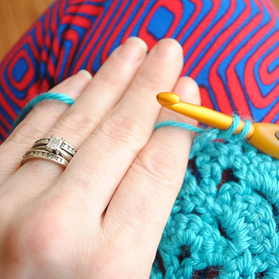 How Lorene from Cre8tion Crochet holds her yarn