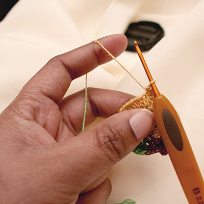 How Stacey of Busting Stitches holds her yarn