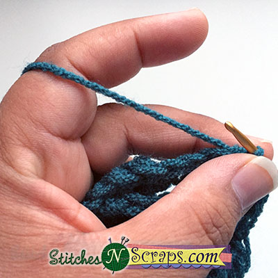 How I hold my yarn (2)