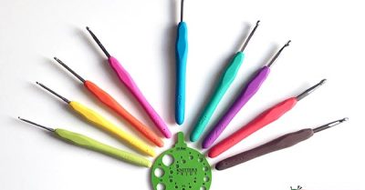 Pretty crochet hooks in various sizes