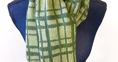 Plaid scarf - a free pattern on StitchesNScraps.com