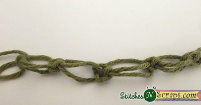 Solomon's knot tutorial on StitchesNScraps.com - a chain of lks