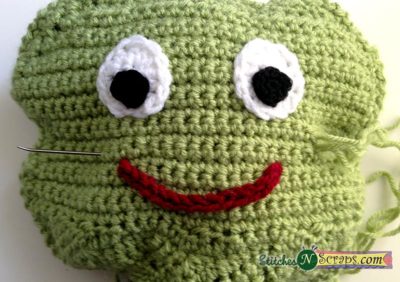 Making Dimples - Hugging Tree - A free crochet pattern on StitchesNScraps.com