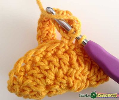 Slip stitch in strap - Caterpillar Scrubby Set - A free crochet pattern on StitchesNScraps.com