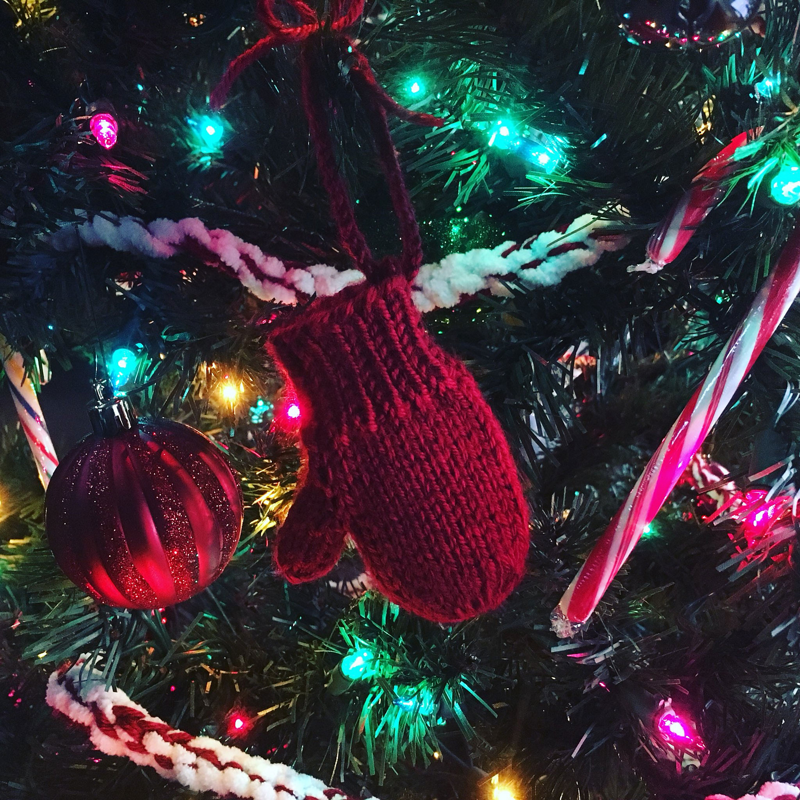 Mitten Holiday Ornament from Purls and Pixels