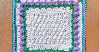 Tulips in the snow - 6 inch crochet blanket square