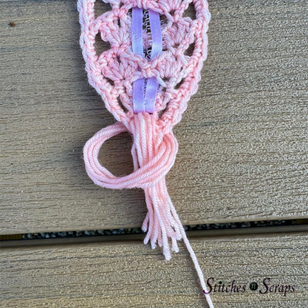 pull tails through loop